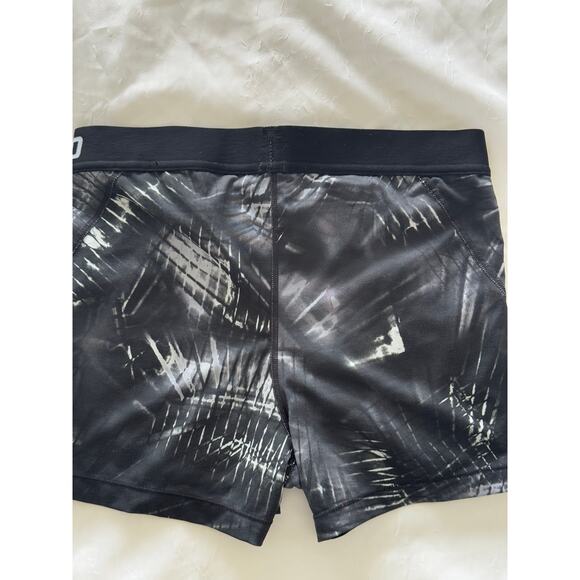 Nike Women’s Dri-FIT Compression Shorts Black Gray Graphic Size L - Picture 2 of 5